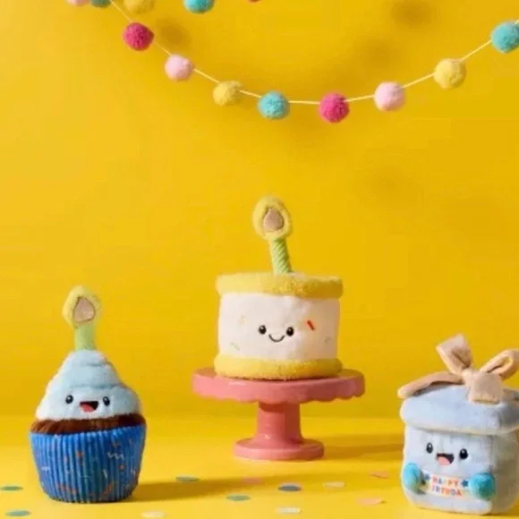 GIGGLESCAPE 8” BIRTHDAY CAKE PLUSH - Picture 2 of 3